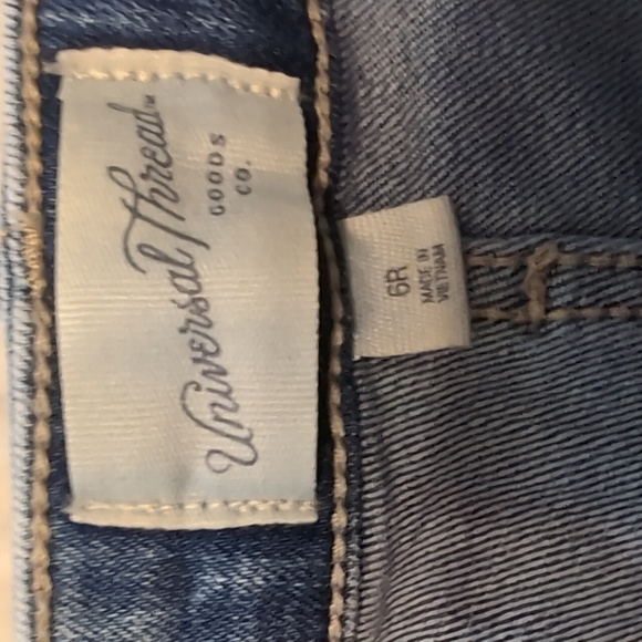Universal Thread Jeans Size 6R - Picture 3 of 4